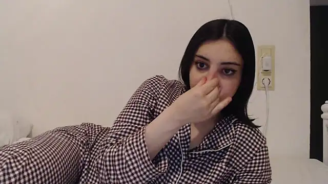 Snapshot of bellefleurrr chatting on April 6, 2026, 11:17 pm bellefleurrr online show from April 6, 2026, 11:17 pm