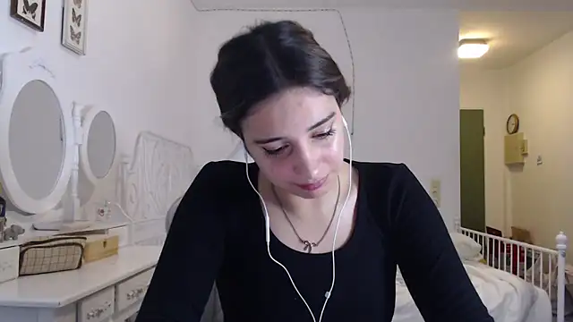 Snapshot of bellefleurrr chatting on June 19, 2026, 8:36 pm bellefleurrr online show from June 19, 2026, 8:36 pm