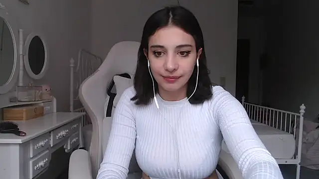 Snapshot of bellefleurrr chatting on May 6, 2026, 2:21 pm bellefleurrr online show from May 6, 2026, 2:21 pm