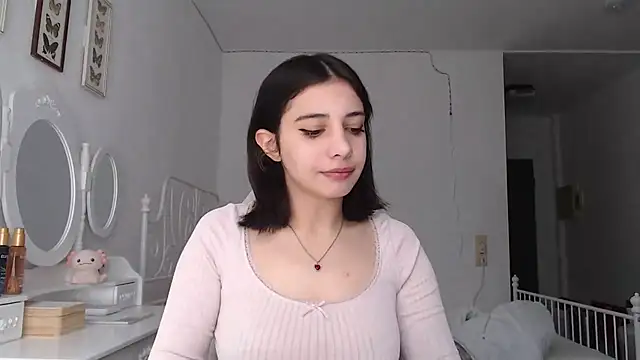 Snapshot of bellefleurrr chatting on April 3, 2026, 1:17 pm bellefleurrr online show from April 3, 2026, 1:17 pm