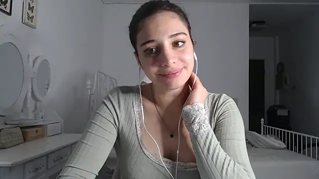 Snapshot of bellefleurrr chatting on June 14, 2026, 7:59 pm bellefleurrr online show from June 14, 2026, 7:59 pm