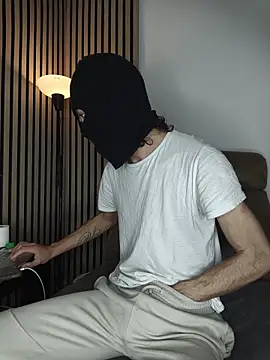 findomhot online show from December 14, 2025, 12:11 pm