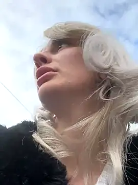 blondegirlx online show from November 8, 2025, 12:52 pm