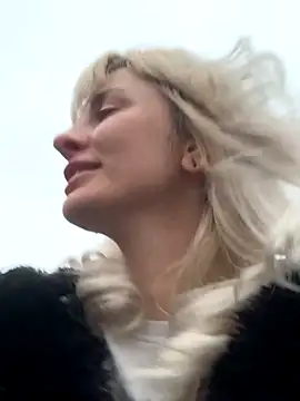 blondegirlx online show from November 10, 2025, 2:22 pm