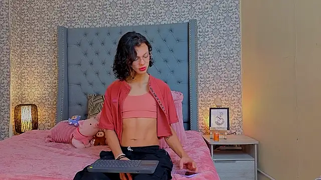 Indi rave online show from February 5, 2026, 1:07 pm