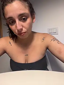 Snapshot of gigi333regi chatting on February 22, 2026, 11:06 pm gigi333regi online show from February 22, 2026, 11:06 pm