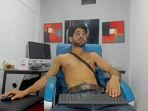 Snapshot of axel_aron_ chatting on October 27, 2025, 2:12 am axel aron  online show from October 27, 2025, 2:12 am