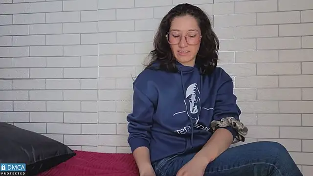 eva delight  online show from April 8, 2026, 12:06 pm