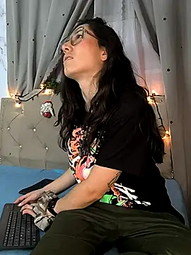 eva delight  online show from November 28, 2025, 3:39 am