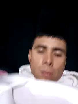 robinhd1234 online show from April 14, 2026, 11:43 pm