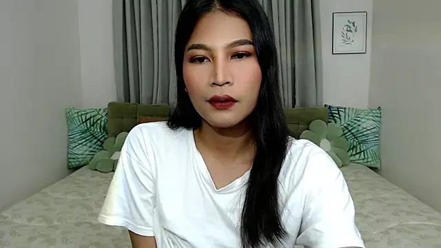 Snapshot of YourPrettyBella_TS chatting on January 17, 2026, 6:44 pm YourPrettyBella TS online show from January 17, 2026, 6:44 pm