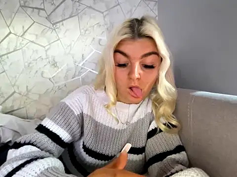 Snapshot of rosie-hipstergal chatting on November 5, 2025, 3:48 pm rosie-hipstergal online show from November 5, 2025, 3:48 pm