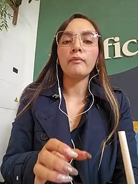 Snapshot of sophie-06 chatting on November 8, 2025, 6:22 pm sophie-06 online show from November 8, 2025, 6:22 pm