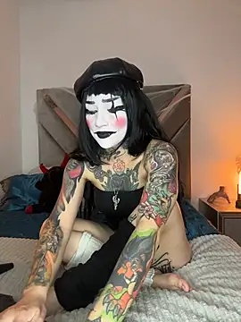 NinaHex online show from October 30, 2025, 1:42 pm