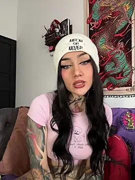 NinaHex online show from December 2, 2025, 1:57 pm