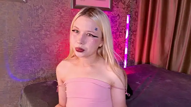 Snapshot of VivieSunn chatting on May 25, 2026, 2:49 pm VivieSunn online show from May 25, 2026, 2:49 pm