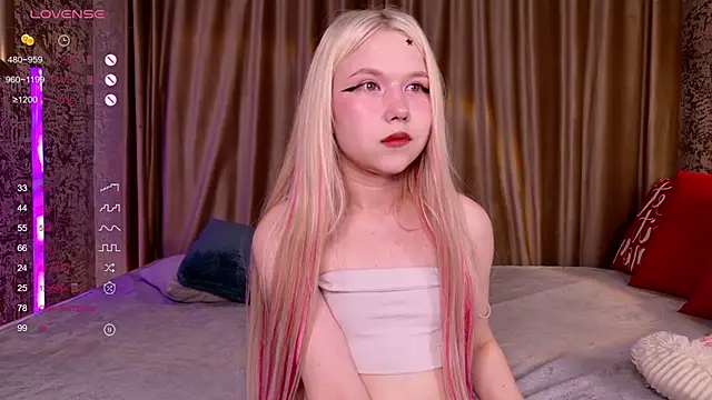 Snapshot of VivieSunn chatting on April 1, 2026, 3:20 pm VivieSunn online show from April 1, 2026, 3:20 pm