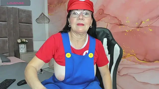 laliItaclark online show from April 13, 2026, 11:36 am