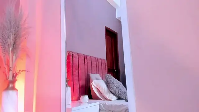 Snapshot of KeimyWilde chatting on February 10, 2026, 6:18 pm KeimyWilde online show from February 10, 2026, 6:18 pm