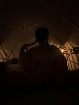 Snapshot of Nnicole1223 chatting on December 20, 2025, 5:32 am Nnicole1223 online show from December 20, 2025, 5:32 am