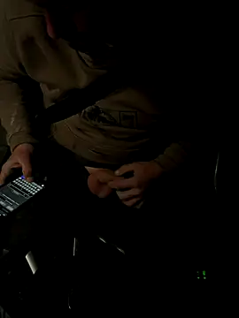 davi73d online show from November 4, 2025, 5:06 pm