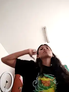 Snapshot of YeseniaRodriguez3 chatting on November 14, 2025, 4:21 pm YeseniaRodriguez3 online show from November 14, 2025, 4:21 pm