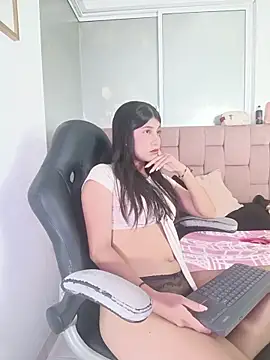 YeseniaRodriguez3 online show from May 20, 2026, 12:46 pm