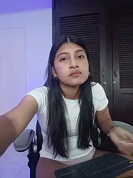 YeseniaRodriguez3 online show from May 29, 2026, 12:44 pm