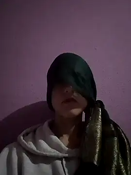 Snapshot of Aintzina chatting on October 27, 2025, 5:58 pm Aintzina online show from October 27, 2025, 5:58 pm