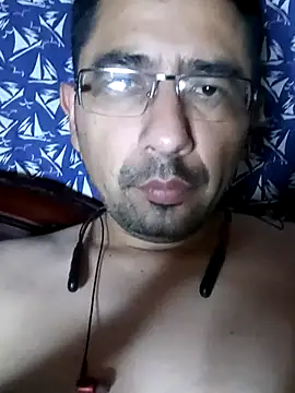 Leocuma82 online show from May 19, 2026, 3:24 am