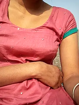 Snapshot of couple-open-enjoy chatting on November 18, 2025, 4:49 am couple-open-enjoy online show from November 18, 2025, 4:49 am