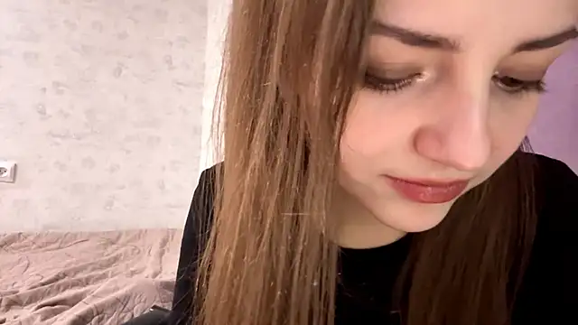 AliceStacy online show from November 18, 2025, 8:28 am