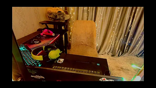 Emilia Secrets online show from January 11, 2026, 3:19 pm