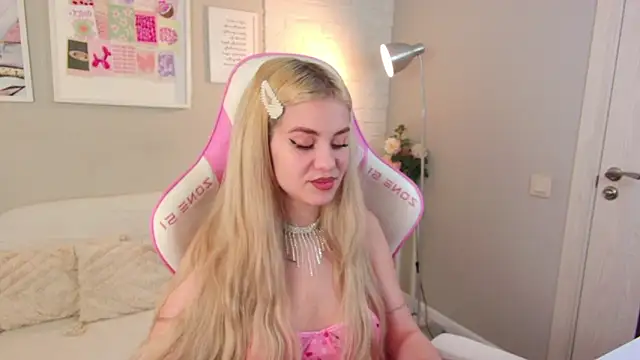 Snapshot of Rose_Masson chatting on March 10, 2026, 5:33 am Rose Masson online show from March 10, 2026, 5:33 am