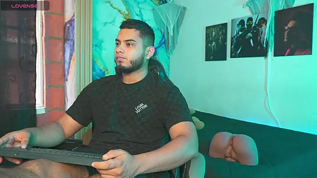 Tiler wolker online show from November 3, 2025, 7:17 pm