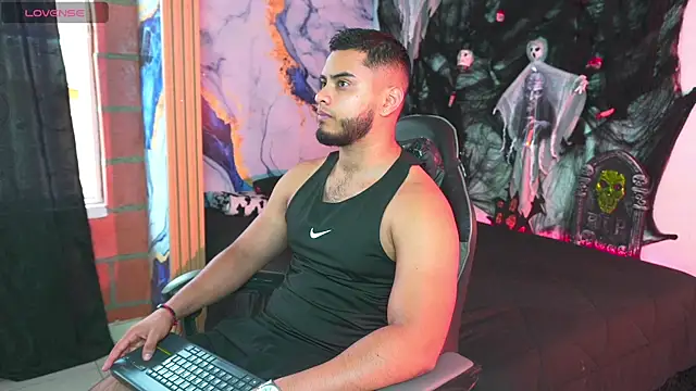 Tiler wolker online show from October 29, 2025, 7:57 pm