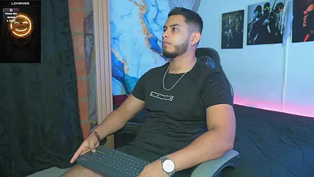 Tiler wolker online show from November 30, 2025, 2:45 am