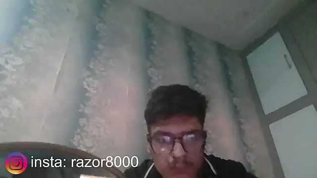 Snapshot of razor8000 chatting on December 1, 2025, 9:10 am razor8000 online show from December 1, 2025, 9:10 am