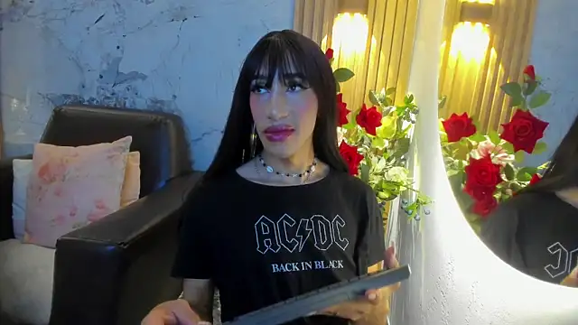 Nayla Monroee online show from November 3, 2025, 1:04 pm