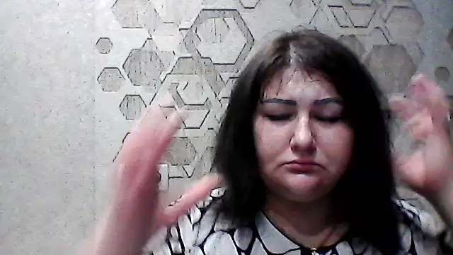 Snapshot of KaralinaLoverq chatting on October 28, 2025, 5:12 pm KaralinaLoverq online show from October 28, 2025, 5:12 pm