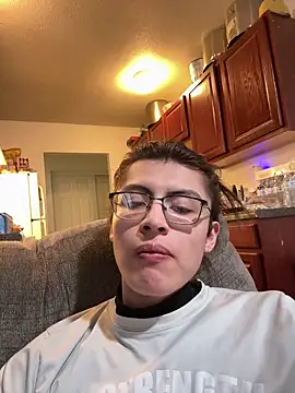 alexismar28 online show from February 2, 2026, 10:42 pm