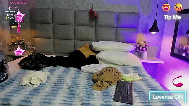 Luna Bella3 online show from December 18, 2025, 10:52 am