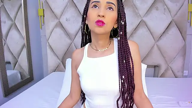 violett rabbit  online show from April 16, 2026, 8:20 pm