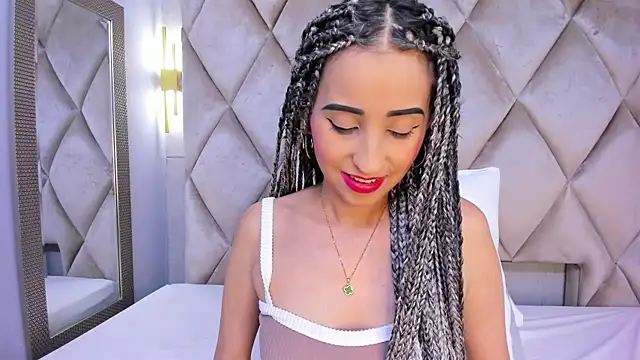 violett rabbit  online show from December 5, 2025, 8:06 pm