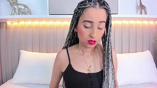 violett rabbit  online show from November 13, 2025, 7:51 pm