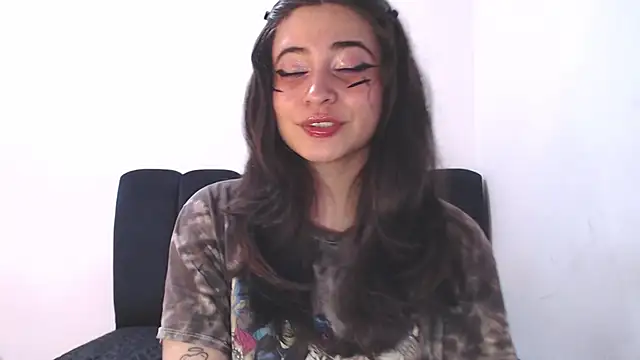 Snapshot of Annagoth_ chatting on June 25, 2026, 5:56 am Annagoth online show from June 25, 2026, 5:56 am