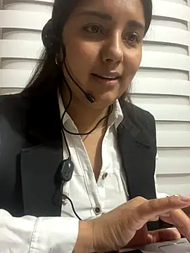 Snapshot of Au-rora chatting on November 30, 2025, 4:24 am Au-rora online show from November 30, 2025, 4:24 am