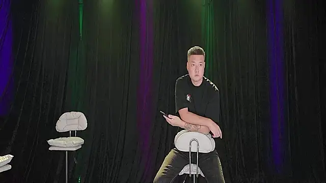 Snapshot of forever_003 chatting on October 30, 2025, 11:30 am forever 003 online show from October 30, 2025, 11:30 am