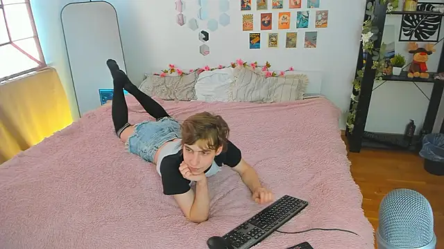 Snapshot of AvenGlow chatting on March 29, 2026, 5:53 am AvenGlow online show from March 29, 2026, 5:53 am