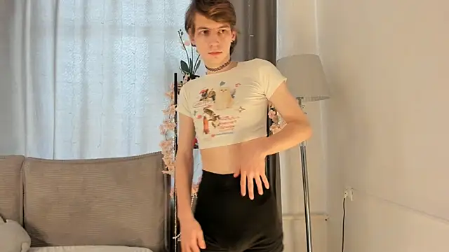 Snapshot of AvenGlow chatting on April 5, 2026, 6:09 am AvenGlow online show from April 5, 2026, 6:09 am